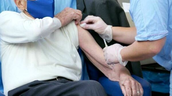 Vaccinazioni anti Covid in Sardegna, potranno registrarsi tutti gli over 80 e i fragili
