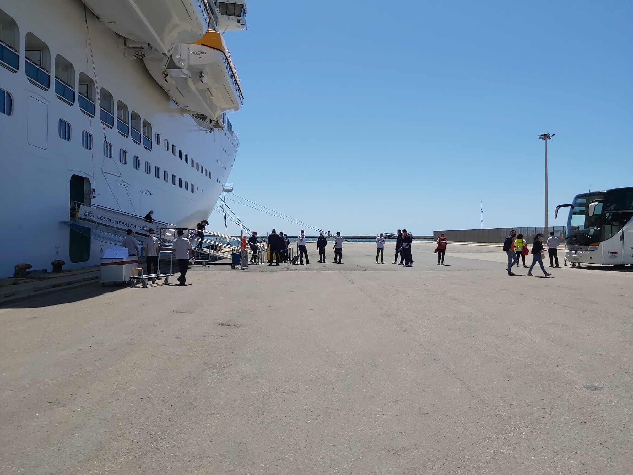 Cagliari, crocieristi tutti negativi al Covid: “Seicento visiteranno la città senza scendere mai dai bus”