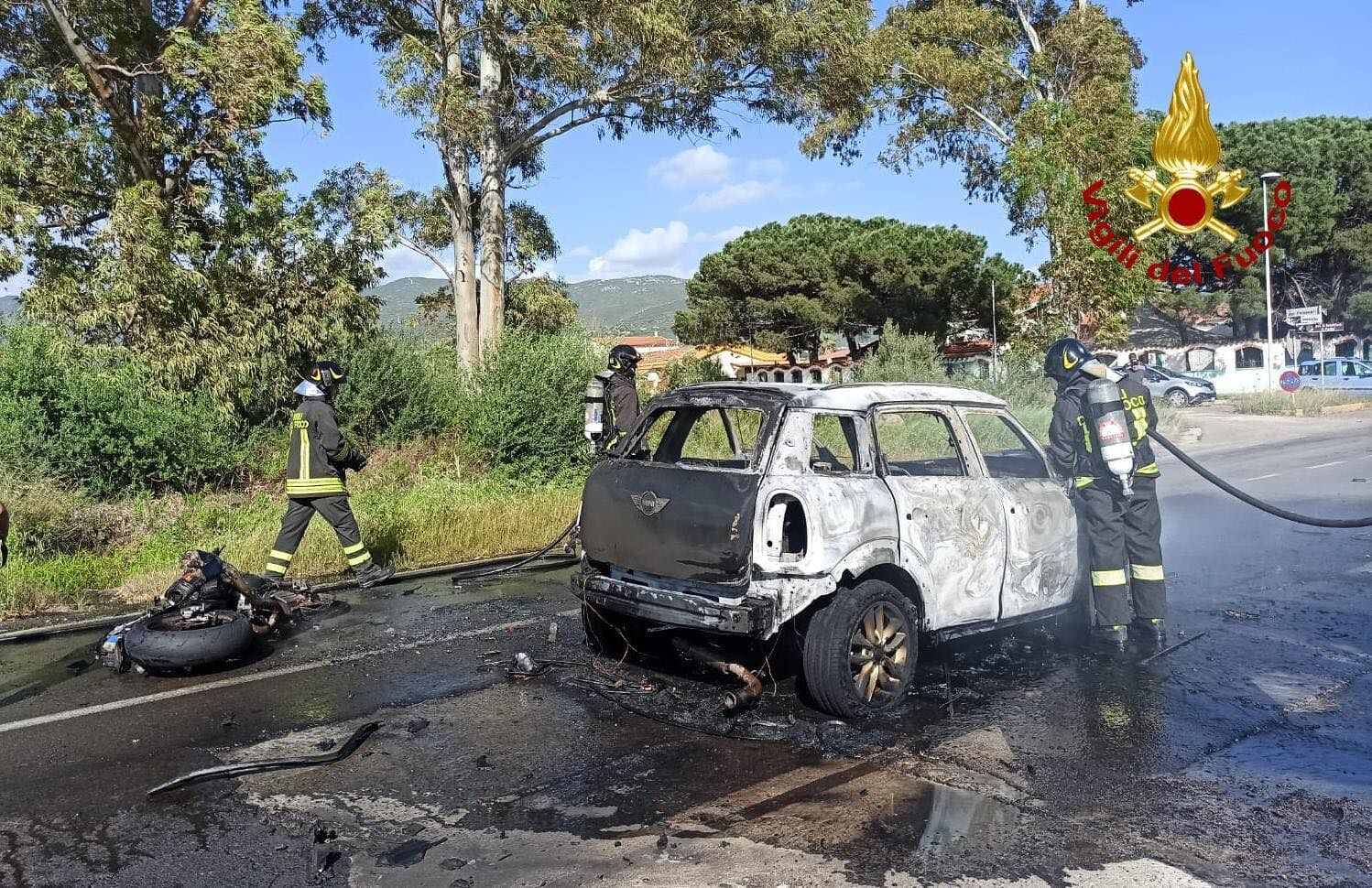 Quartu, scontro auto-moto in via Leonardo Da Vinci: scoppia un incendio