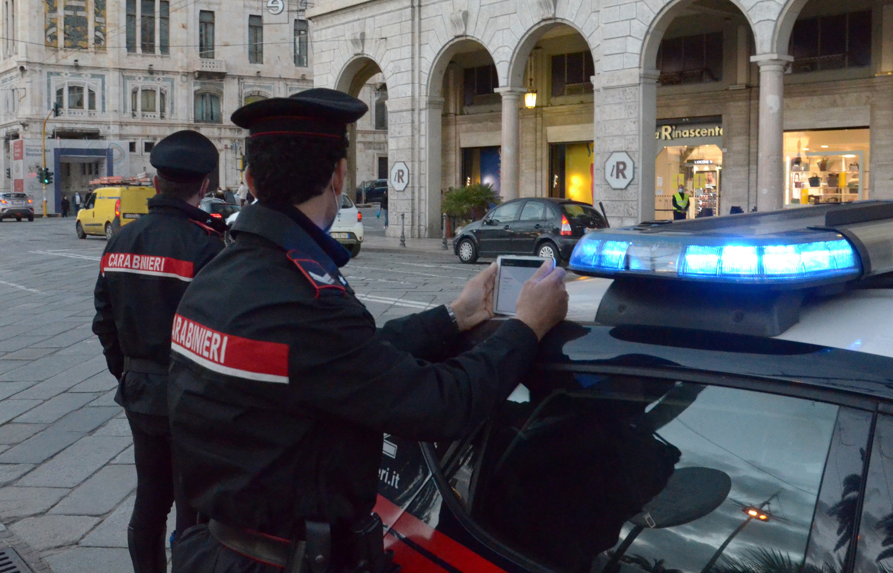 Cagliari, rapina alla “Rinascente”: 10 giorni di prognosi per la responsabile del centro commerciale