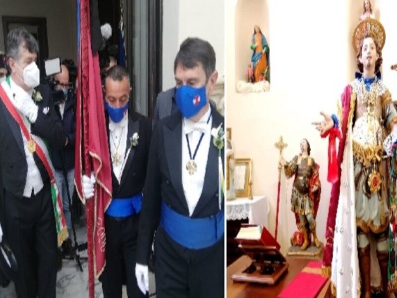 Cagliari, Sant’Efisio sfila tra silenzio e pioggia: “Preghiamo perché ci liberi dal Covid”