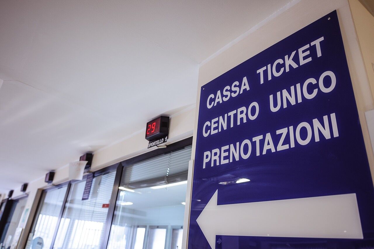 Cagliari, il centralino squilla a vuoto: “Decine di chiamate al Cup senza avere risposta”