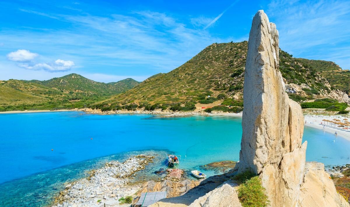 Villasimius, in spiaggia si paga: ticket d’ingresso per tuffi e tintarella a Punta Molentis