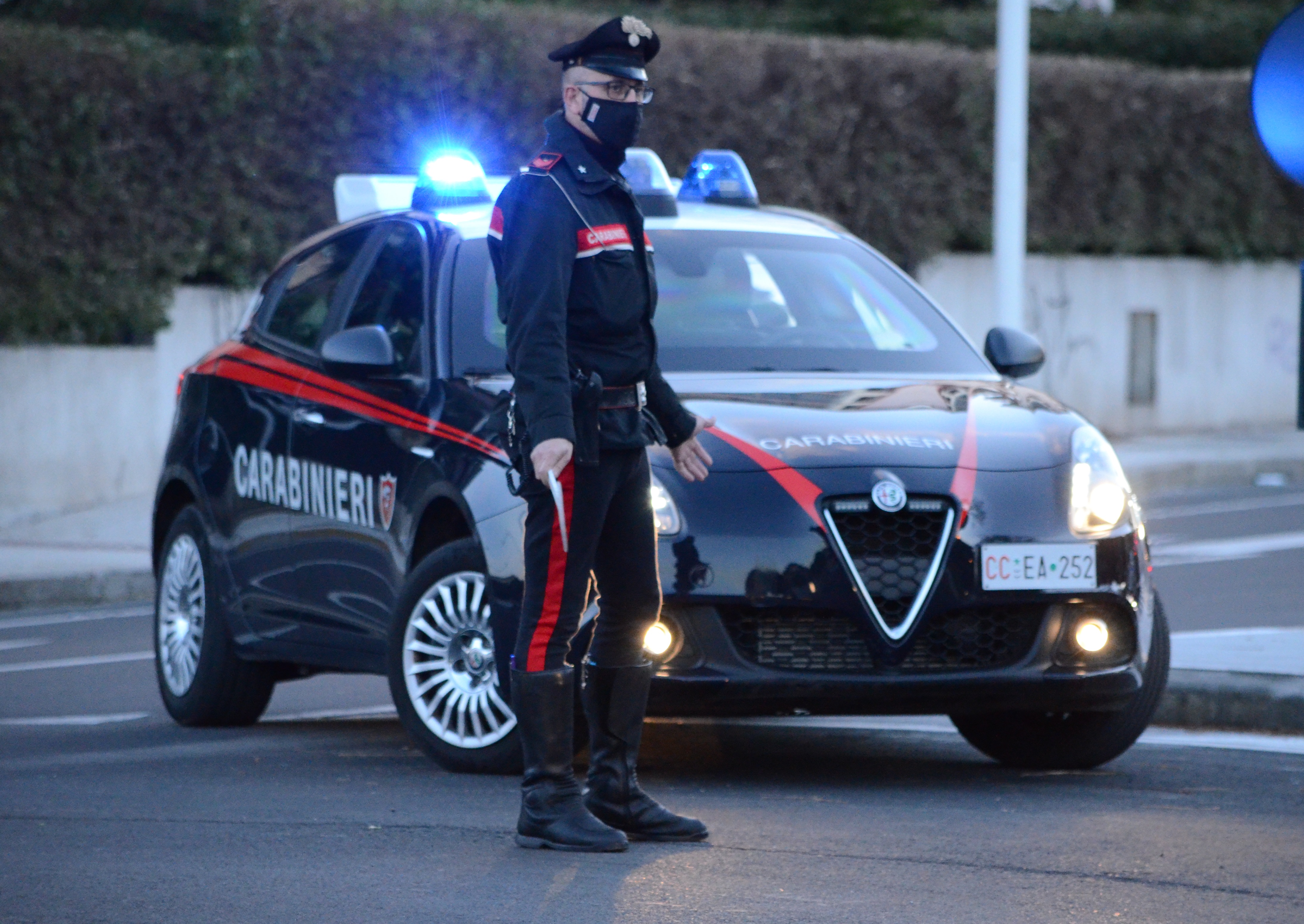 Lite per una controversia stradale a Serramanna, allevatore aggredito con una pistola