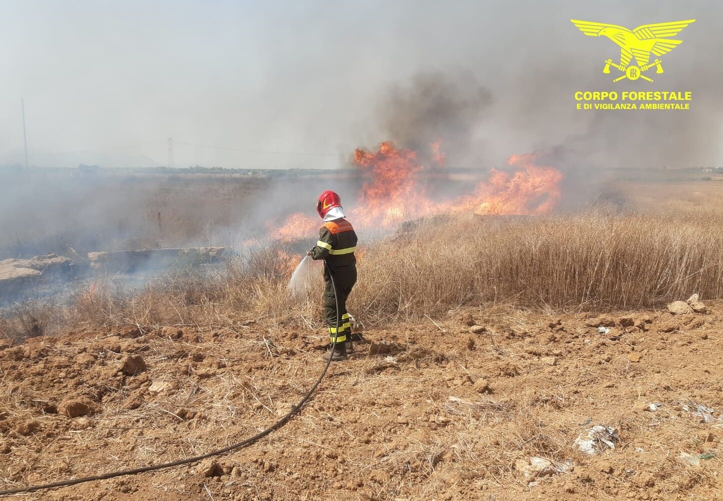 Incendio a Serramanna, arriva l’elicottero del Corpo forestale