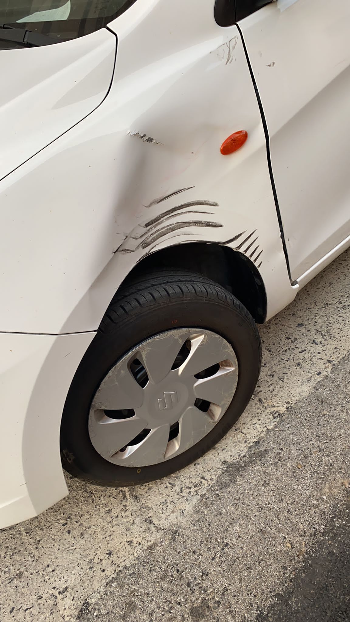 “La mia Suzuki nuova parcheggiata a Sestu e distrutta da un folle in moto, aiutatemi a trovarlo”