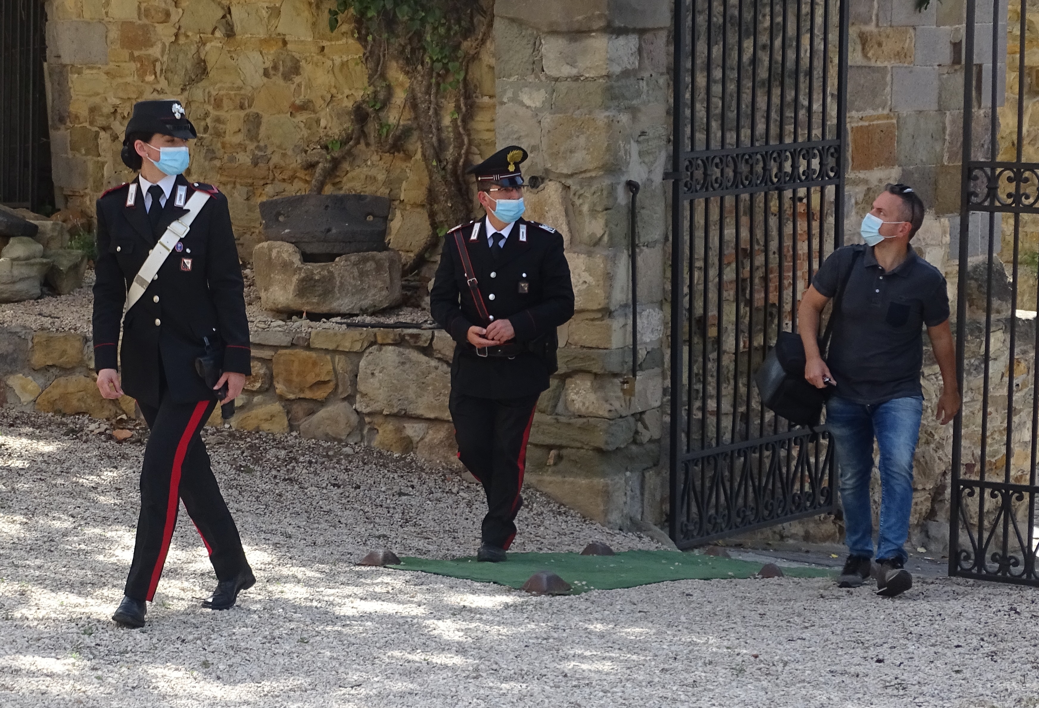 Viola il divieto di avvicinamento alla ex moglie, 59enne denunciato a Iglesias