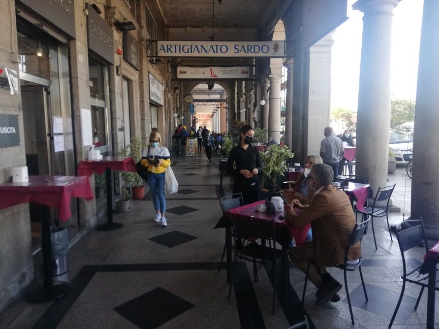Cagliari, giù la Tari per tutte le attività: “Dimezzata per negozi e botteghe, abbuonata per agenzie di viaggio e discoteche”