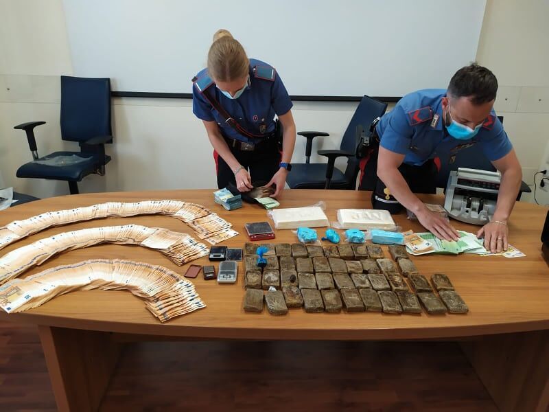 Maxi operazione dei carabinieri a Capoterra, 9 chili di droga sequestrati e 7 arresti