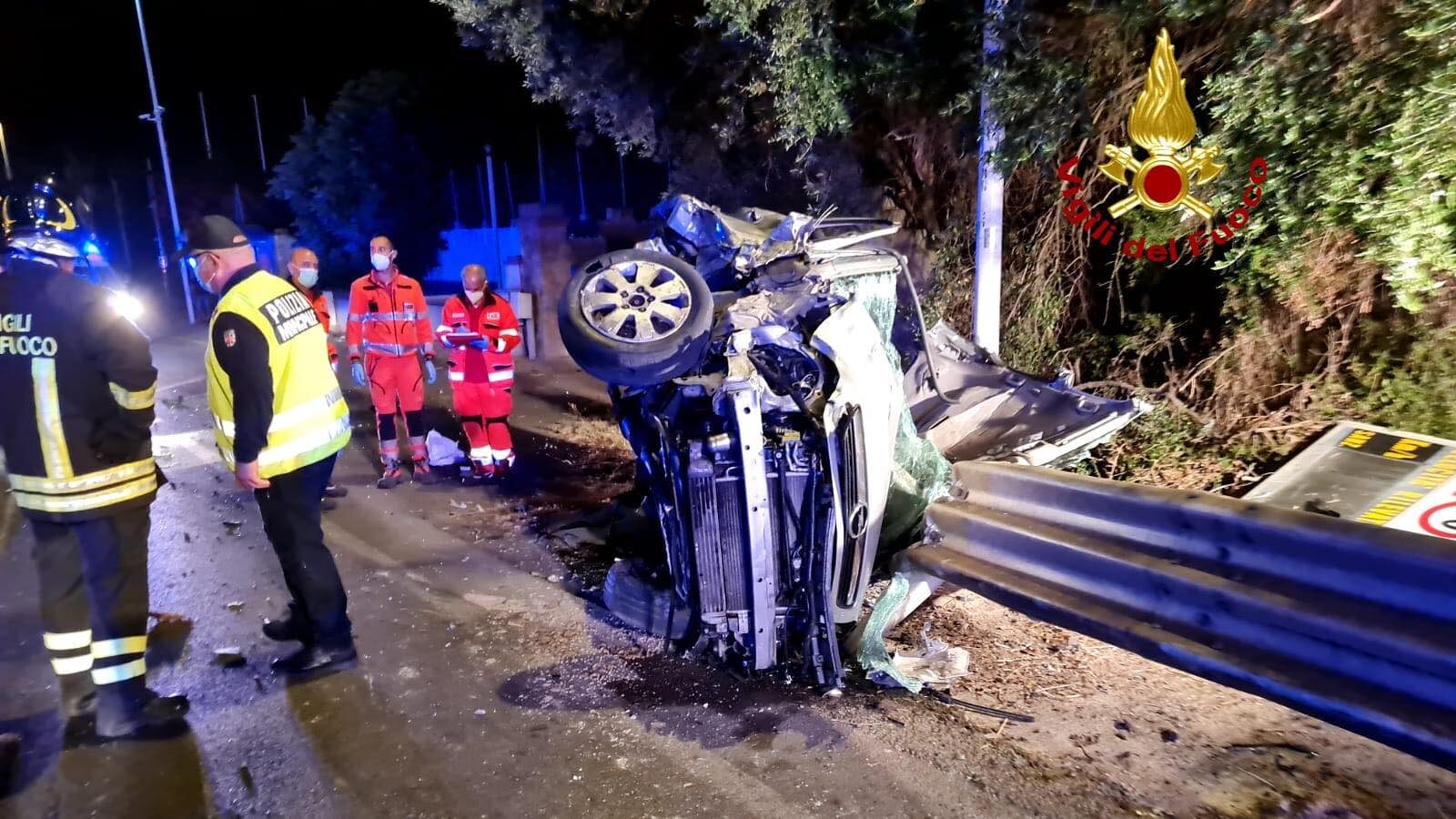 Terribile incidente stradale nella notte a Sassari: due vittime