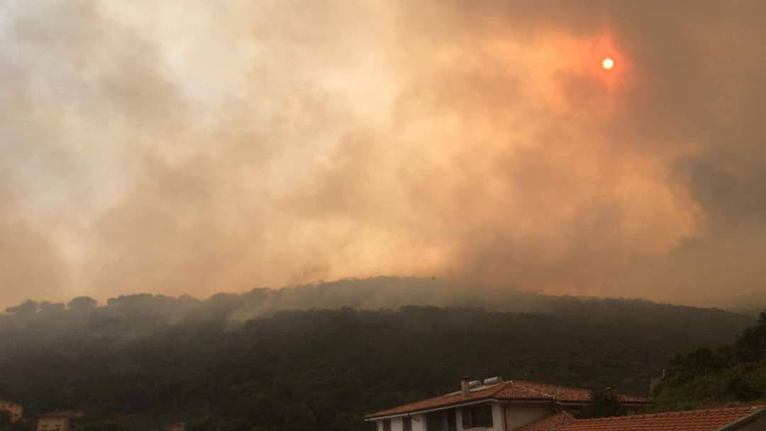 Il centro della Sardegna brucia ancora. Il sindaco di Santu Lussurgiu: “Il dolore di queste giornate è devastante”
