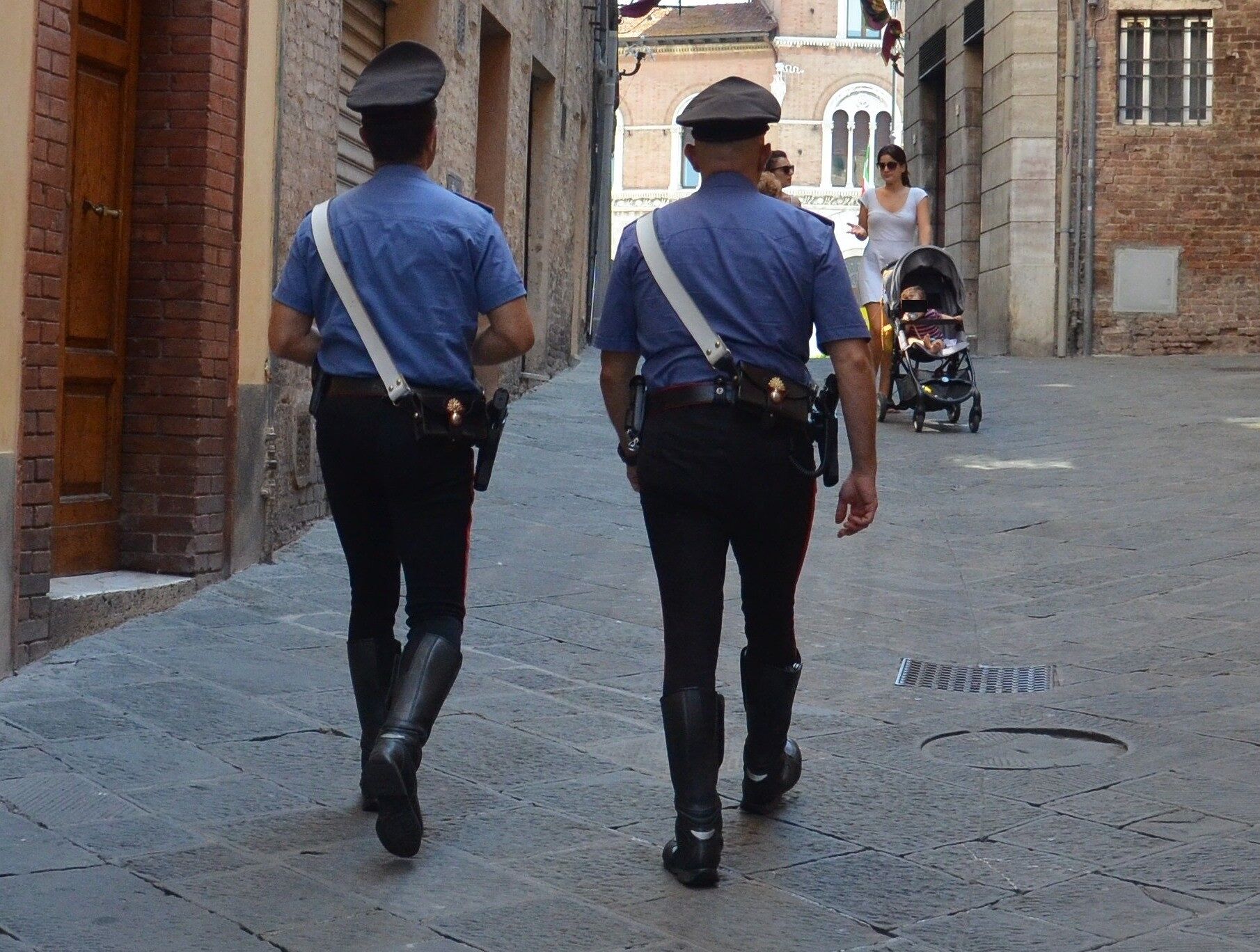 E’ ai domiciliari ma non si trova a casa, 48enne denunciata a Cagliari