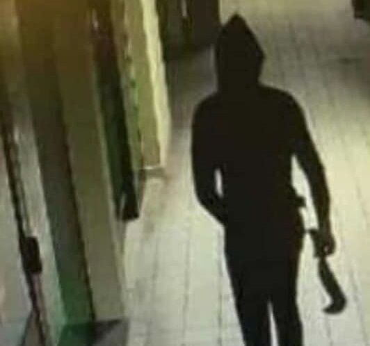 Cagliari, residenti terrorizzati al Cep: “Un uomo armato di roncola molesta le ragazze”