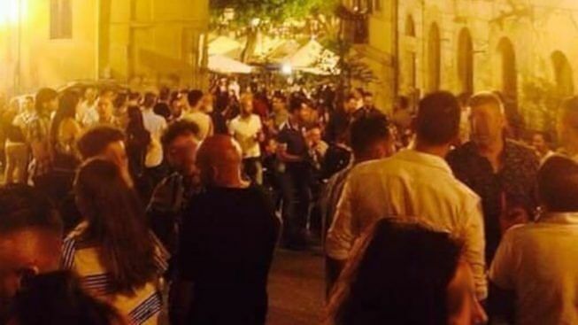 Malamovida a Cagliari, i residenti della Marina furiosi: “Gli assembramenti favoriscono il Covid”