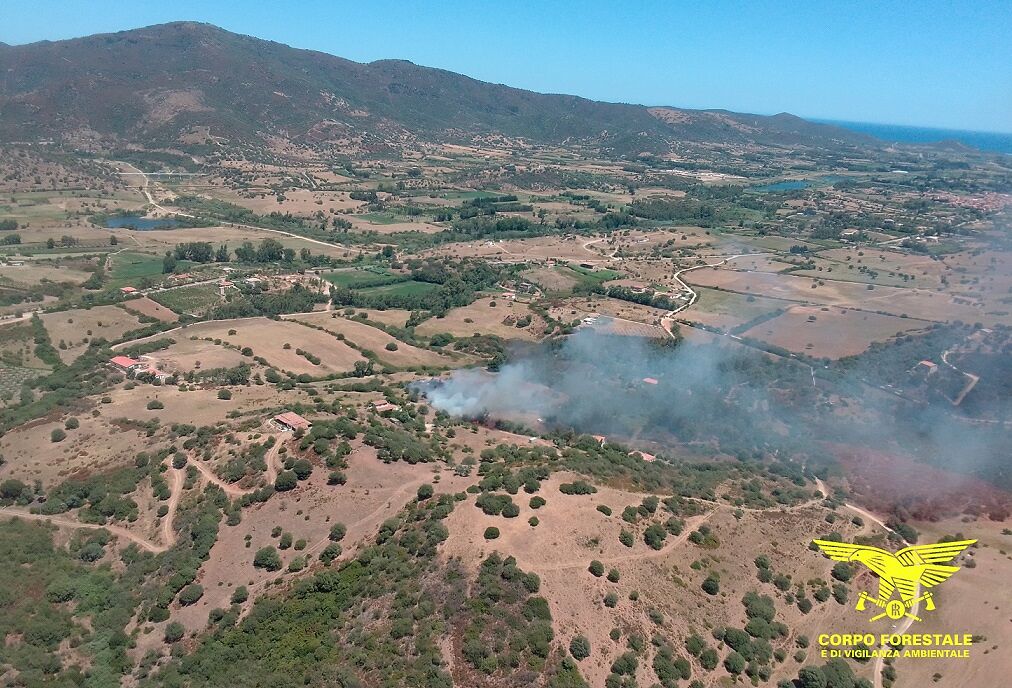 La Sardegna in fiamme: oggi 25 incendi, roghi da nord a sud