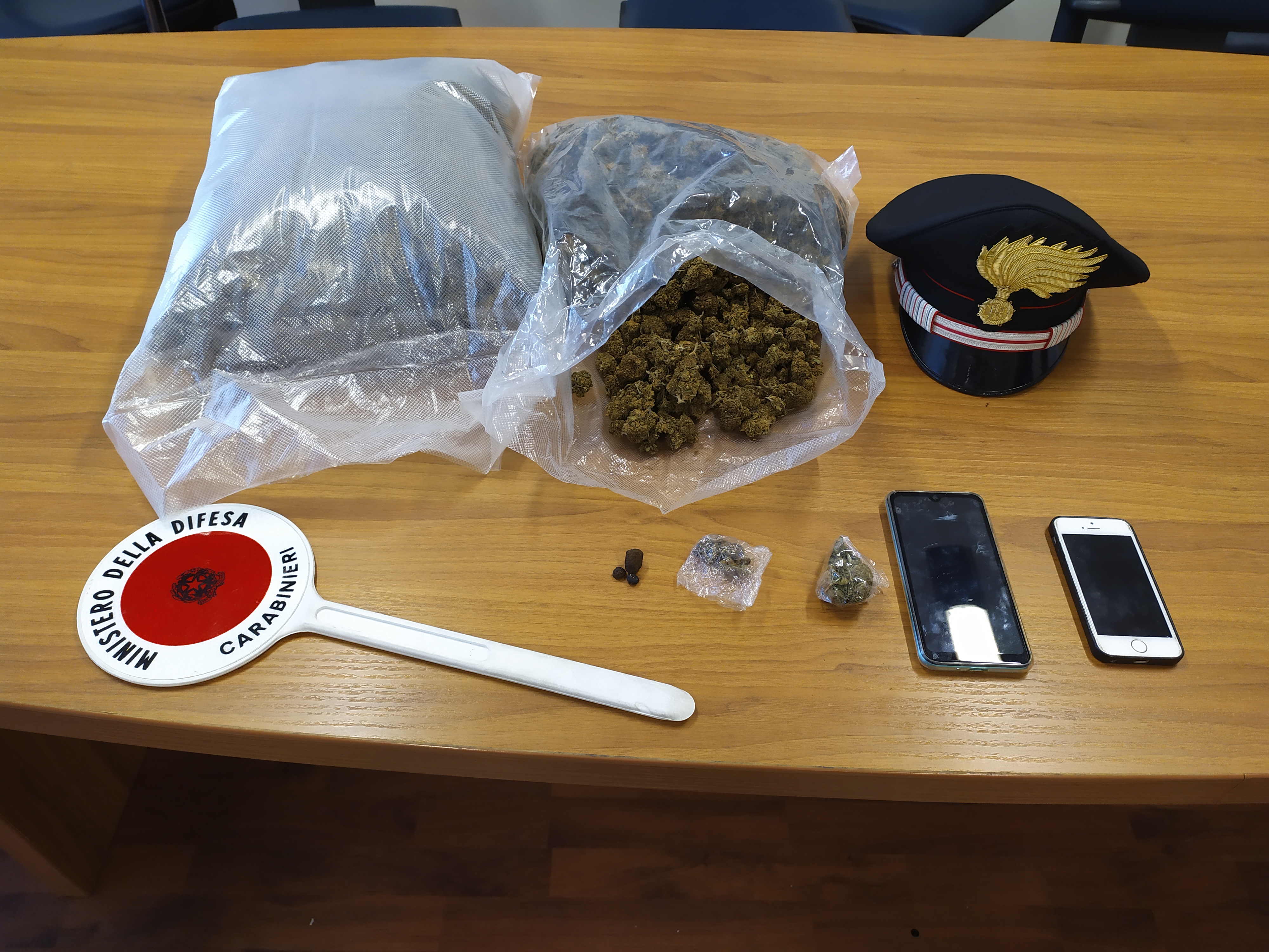 Cagliari, in casa quasi 2 kg di marijuana: coppia in arresto