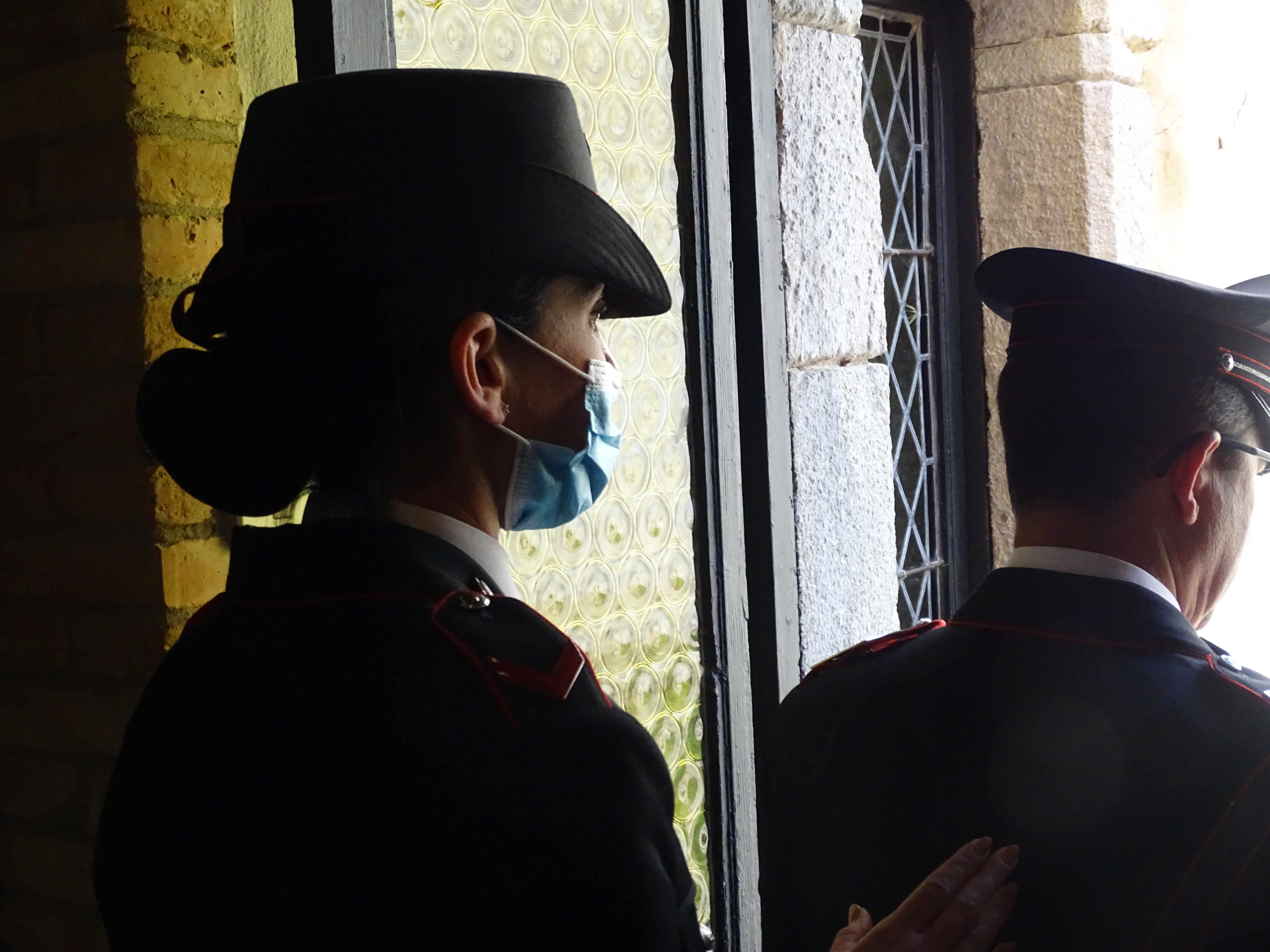 Minaccia e picchia la moglie anche davanti ai figli minori: scatta il codice rosso a Iglesias