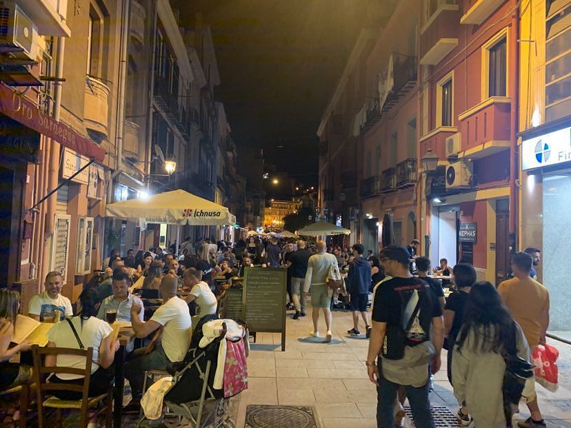 Covid, Sardegna prima per incidenza dei casi e terapie intensive: “allarme giallo” per fine agosto