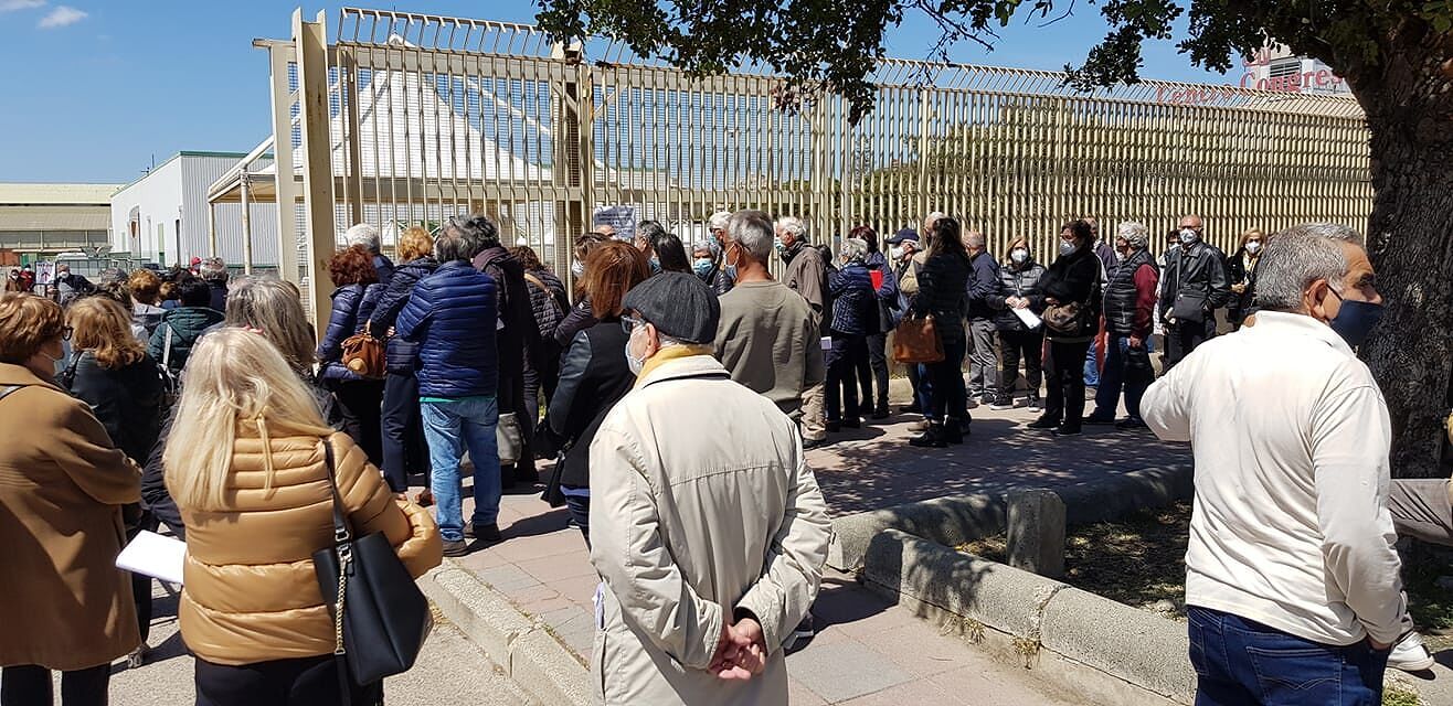 Cagliari, paura per un 50enne all’hub della Fiera: arresto cardiaco dopo il vaccino