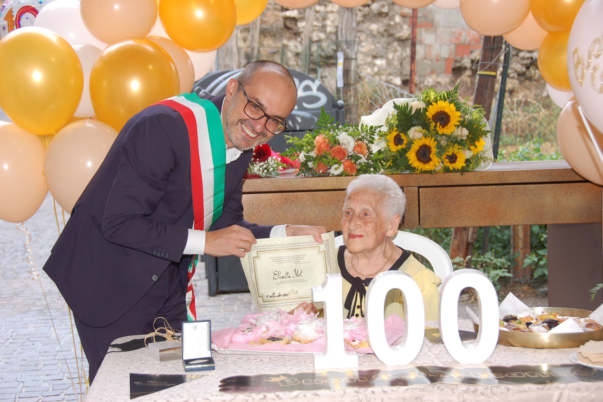 Cagliari, Elisetta Ilot compie 100 anni: gli auguri del sindaco Truzzu