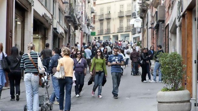 Da quasi mille a 500 in un mese, crollano i contagi a Cagliari