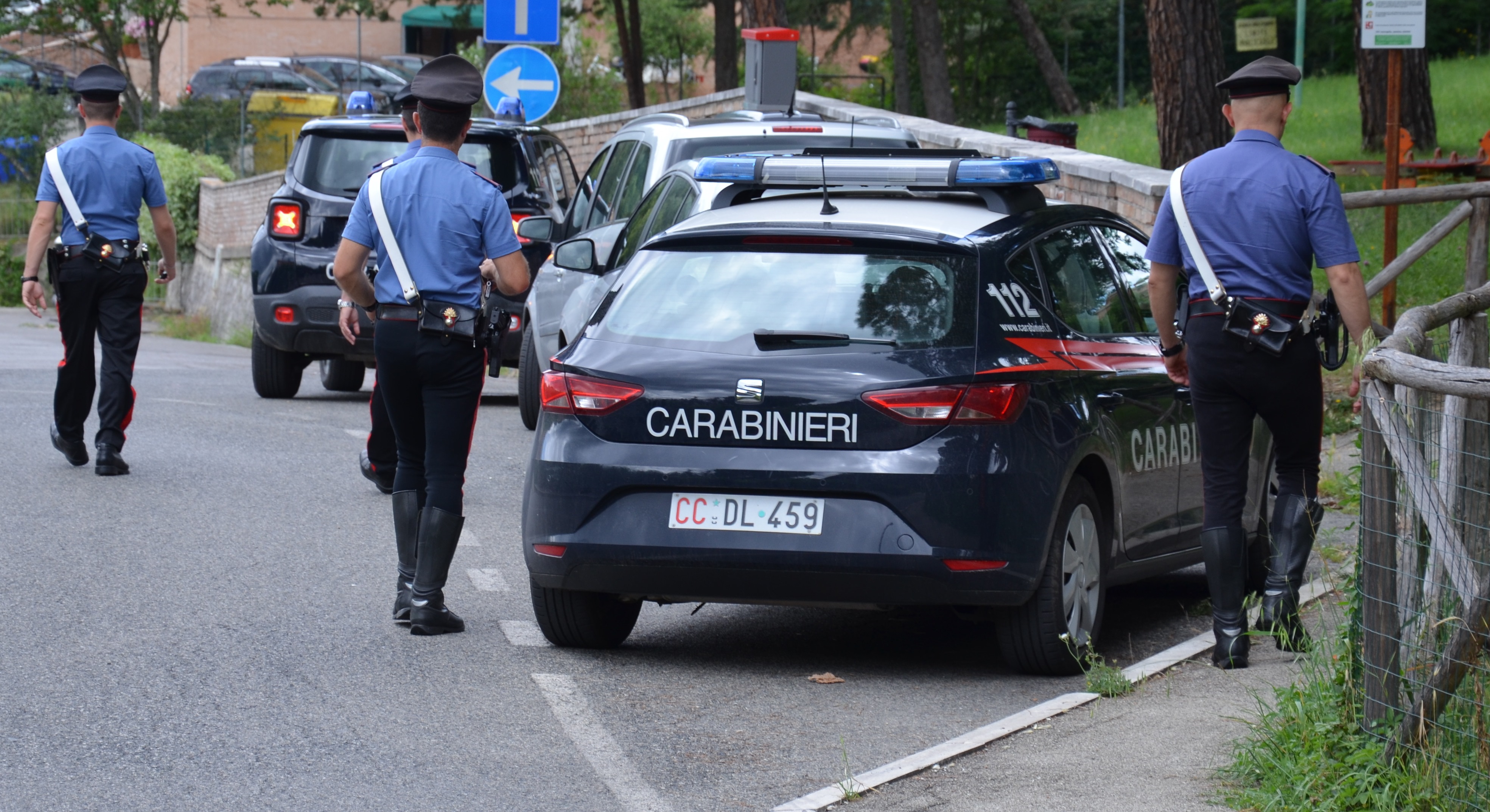 Cagliari, nascondono la merce rubata nel passeggino della figlia: coppia denunciata