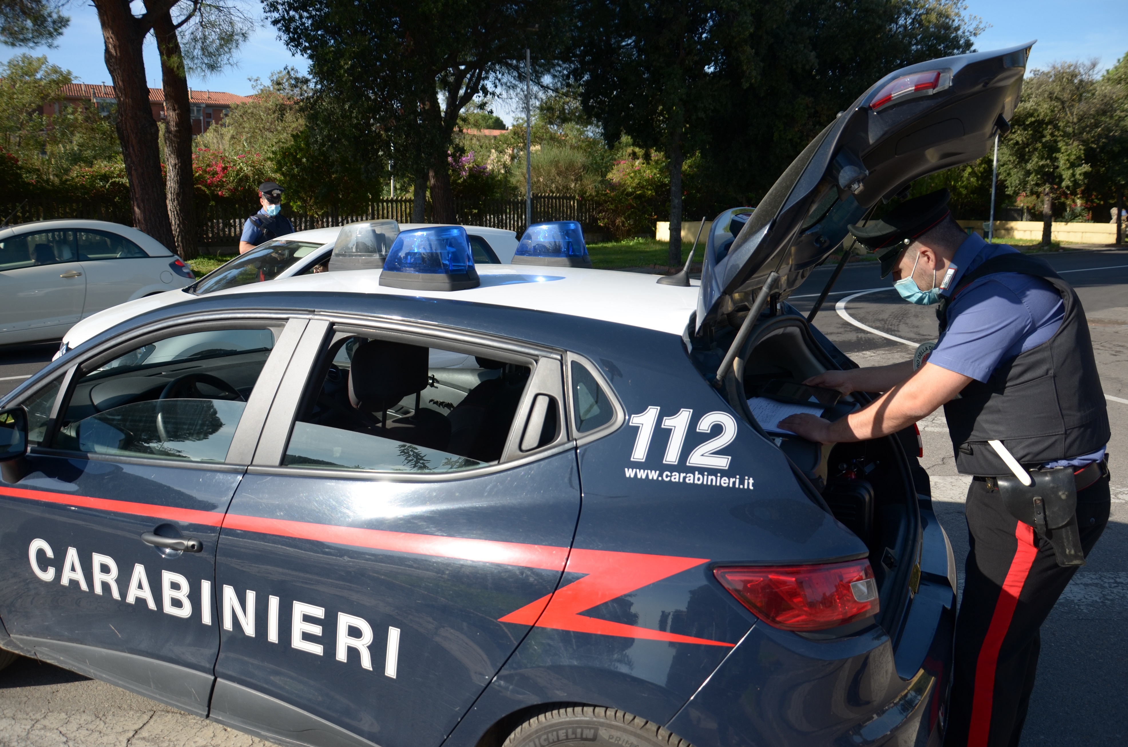 Tormenta la ex moglie e i figli nonostante il divieto: 39enne ai domiciliari a Samassi