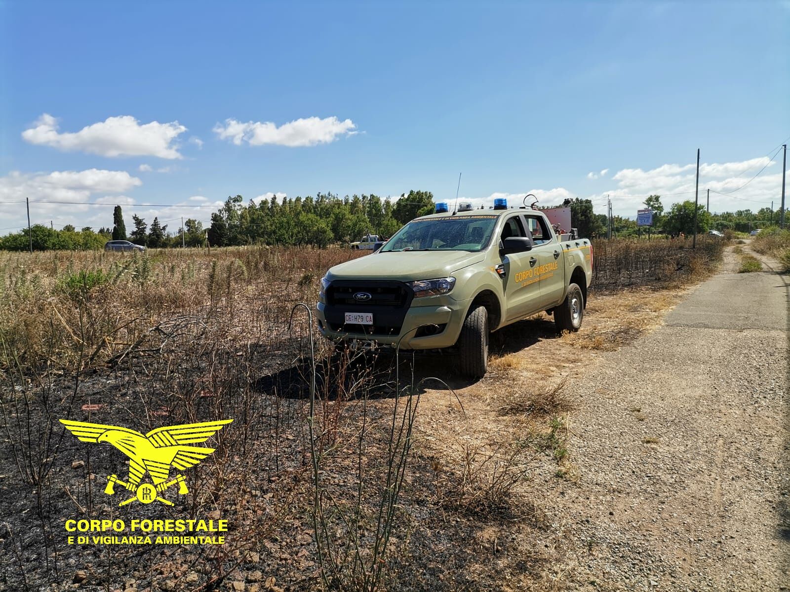 Vasto incendio a Suni, sul posto un elicottero della Forestale