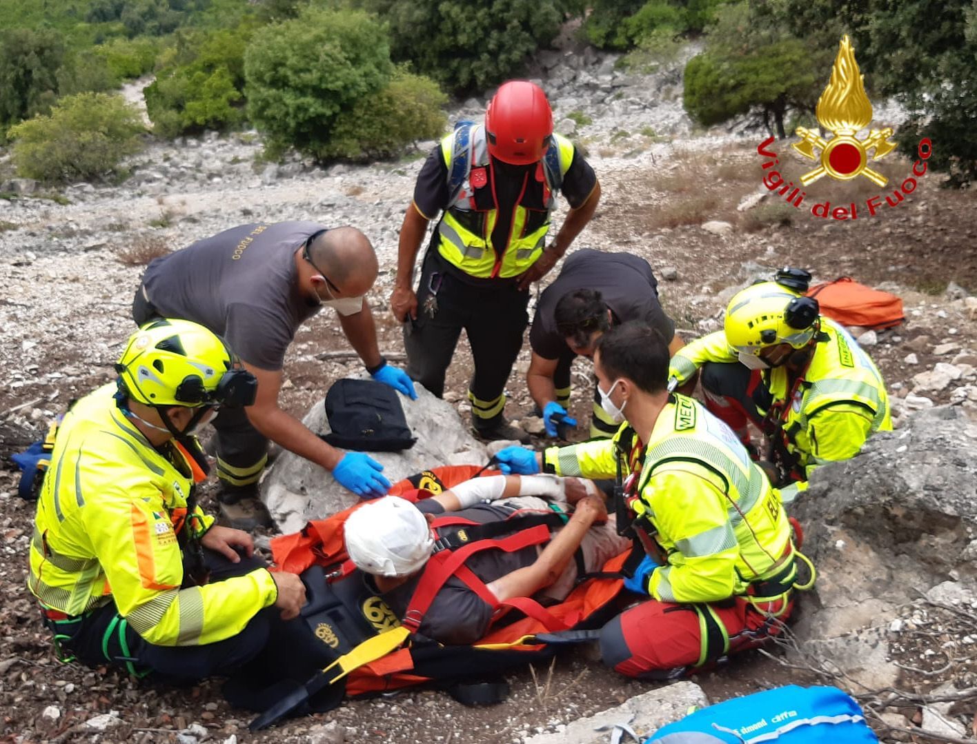 Medico cade nei boschi di Urzulei e si ferisce alla testa: salvato con l’elisoccorso