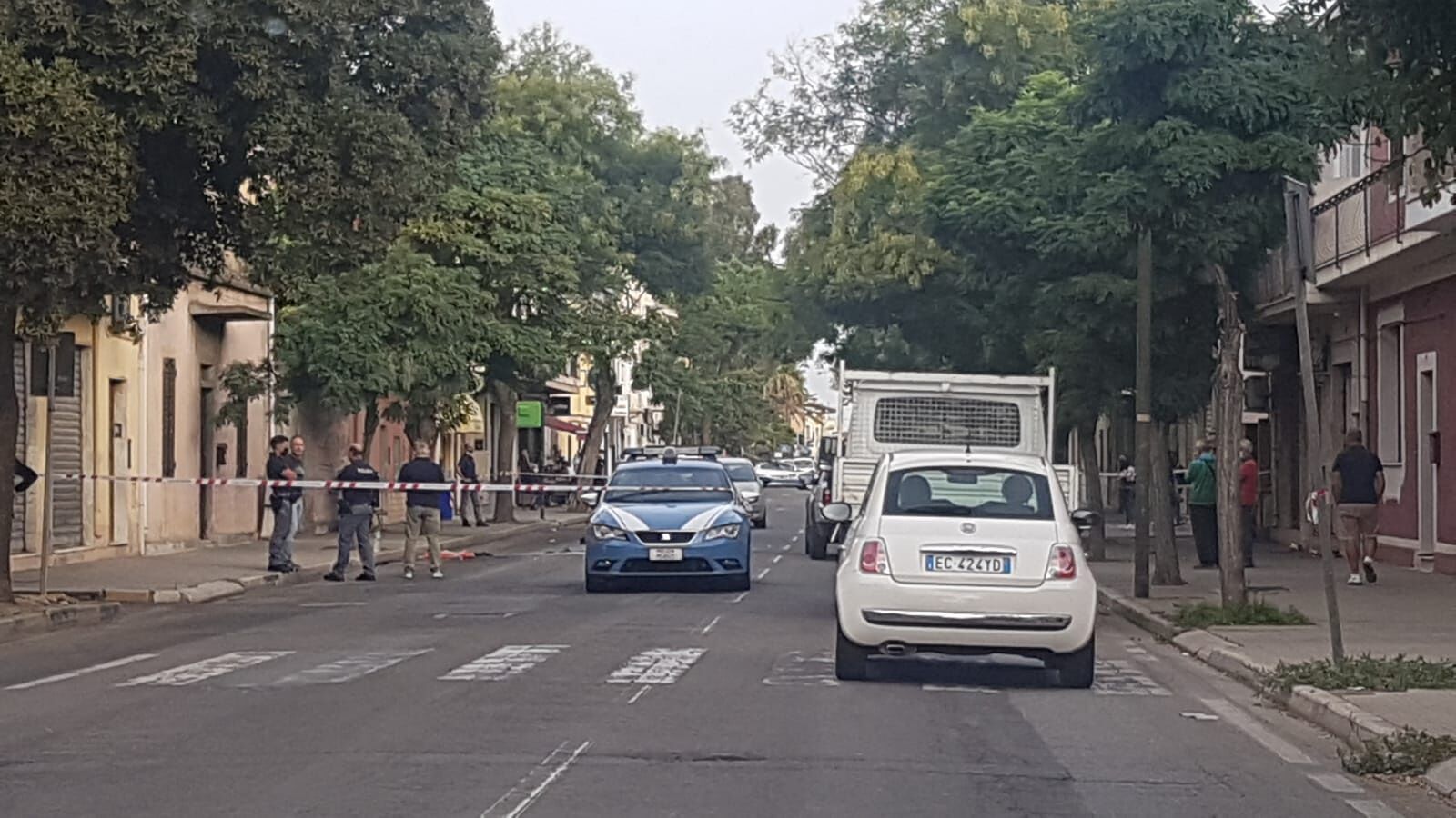 Terrore ad Assemini, uomo si dà fuoco: ustionato anche un poliziotto. Entrambi in gravi condizioni