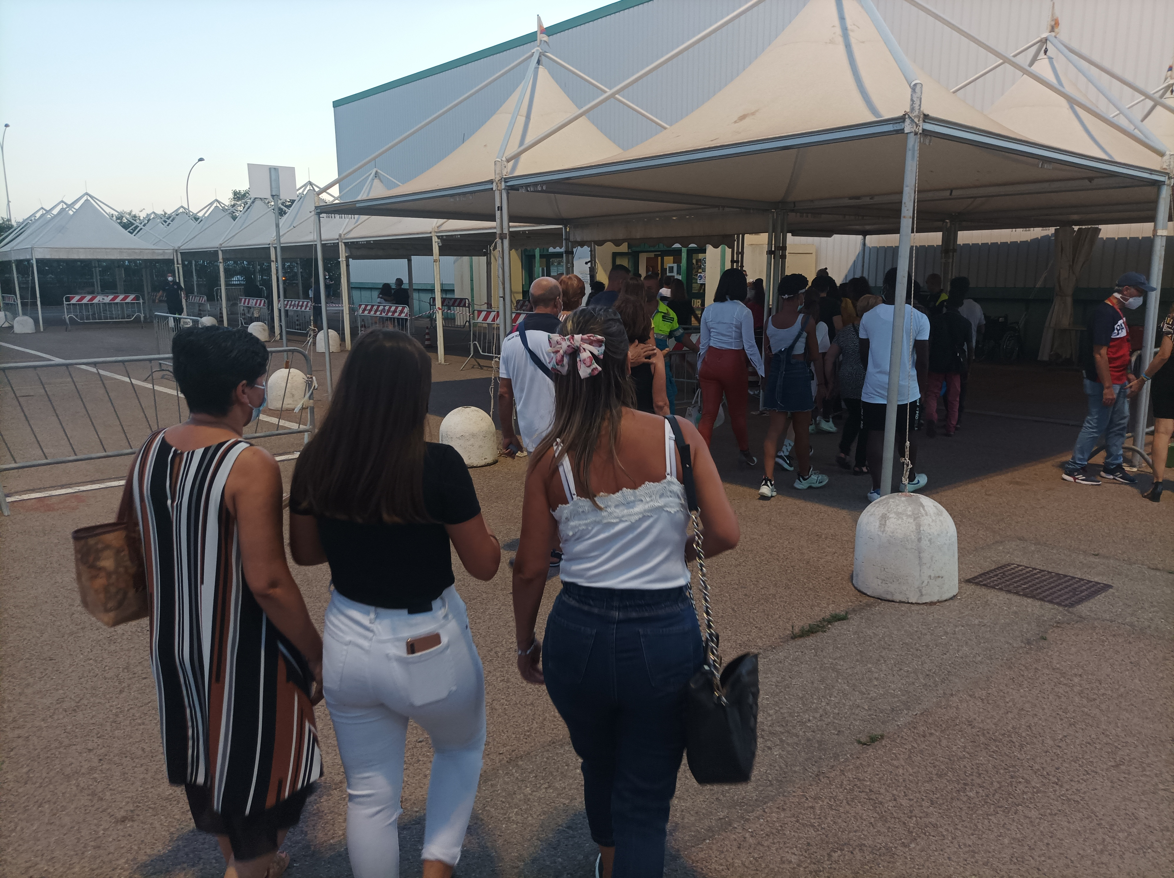 Effetto scuola e open night, boom di vaccinati tra i giovanissimi sardi: è record