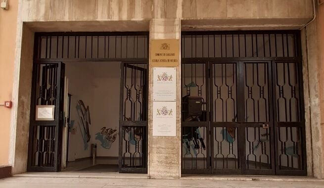 Cagliari, l’ira dei lavoratori della scuola di musica: “Stipendio tagliato, solo 350 euro per cento ore”