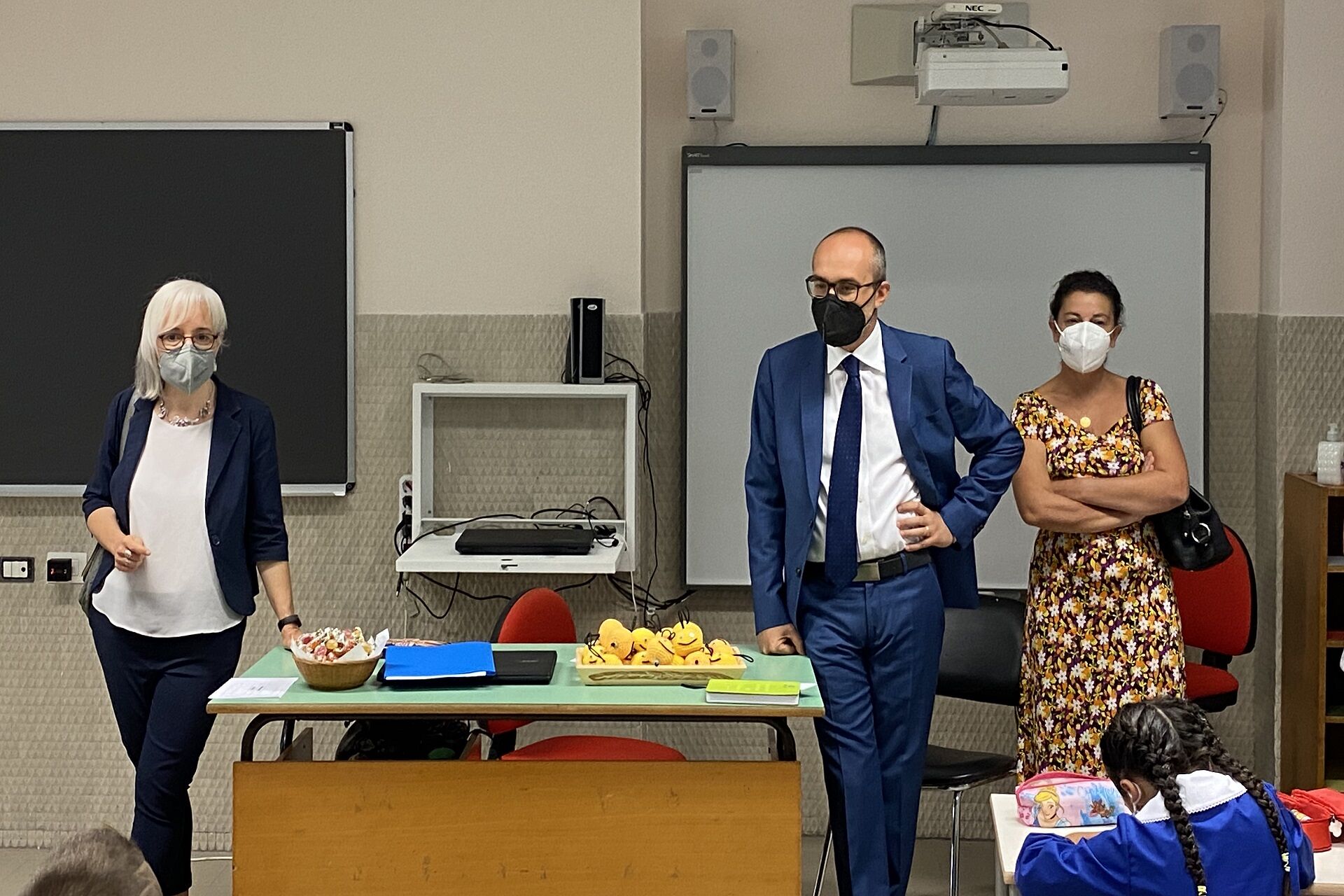 Primo giorno di scuola, il Sindaco Paolo Truzzu alla “Giusy Devinu “