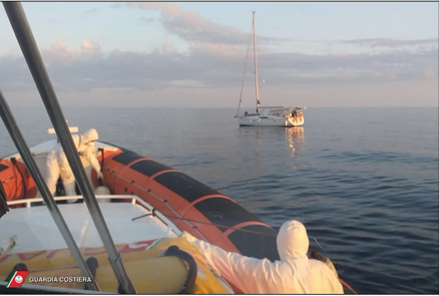 Tedesco ha un malore in barca a vela a 70 miglia da Cagliari: soccorso dalla Guardia costiera