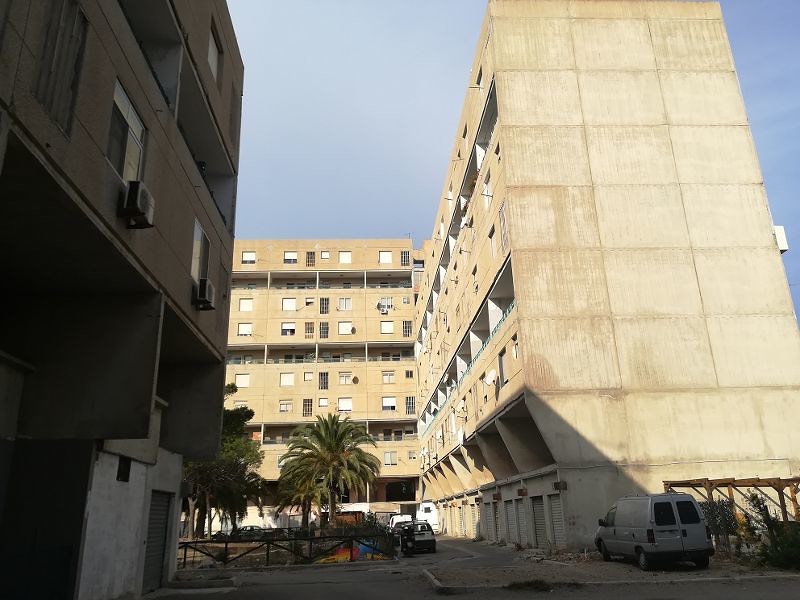 Sant’Elia, piove nelle case dell’Agenzia AREA: cresce la paura per una degente senza cibo in piazza Falchi