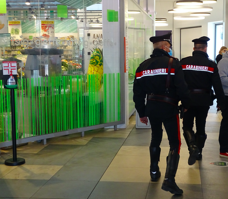 Furti ripetuti in farmacia per 900 euro: 38enne denunciato a Cagliari