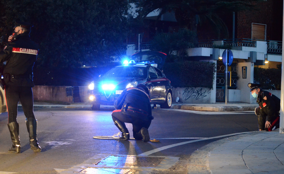 Folle corsa in auto in piena notte per sfuggire ai carabinieri, 27enne arrestato a Villacidro