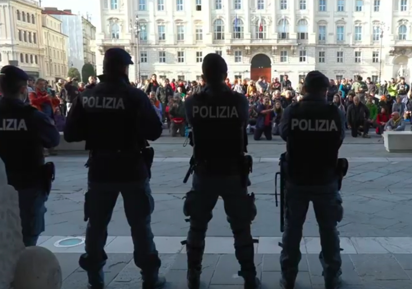 Green pass, prosegue la protesta a Trieste: “La legge non ci esonera dalla coscienza”