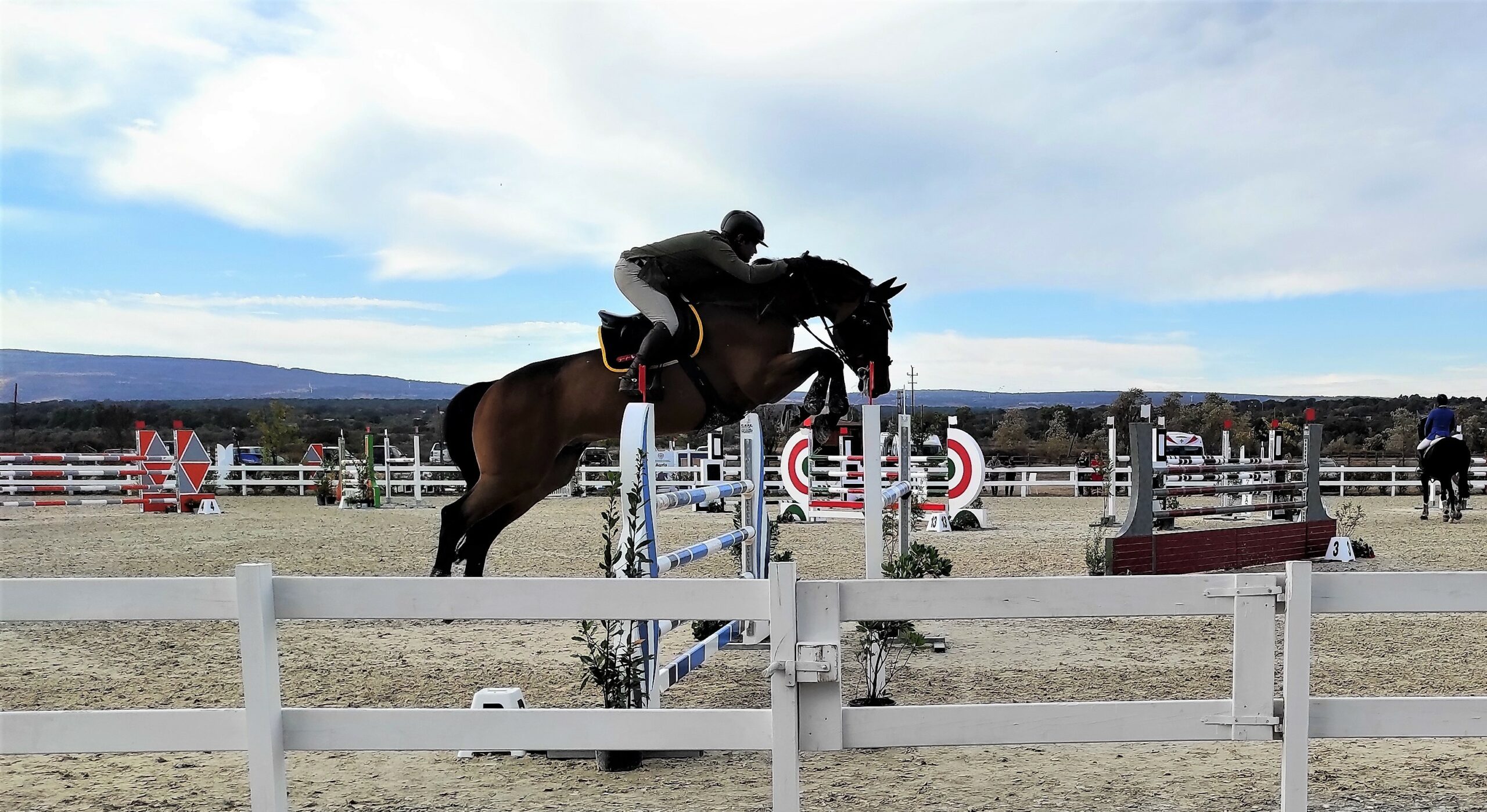 Salto Ostacoli: Simone Coata subito in evidenza, spettacolo al Sardegna Jumping Tour