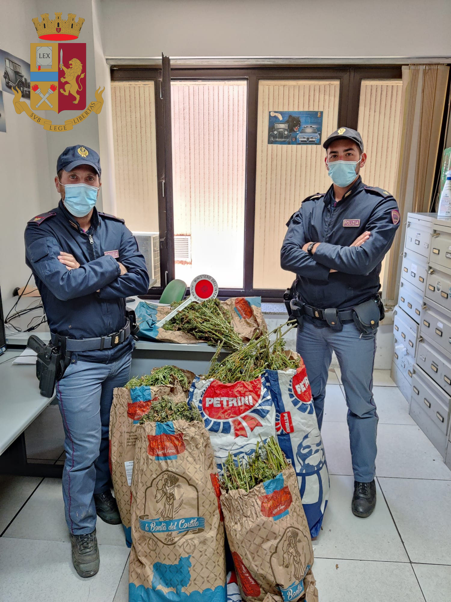 “Sono sacchi di mangime per animali”: due allevatori arrestati a Nuoro per droga