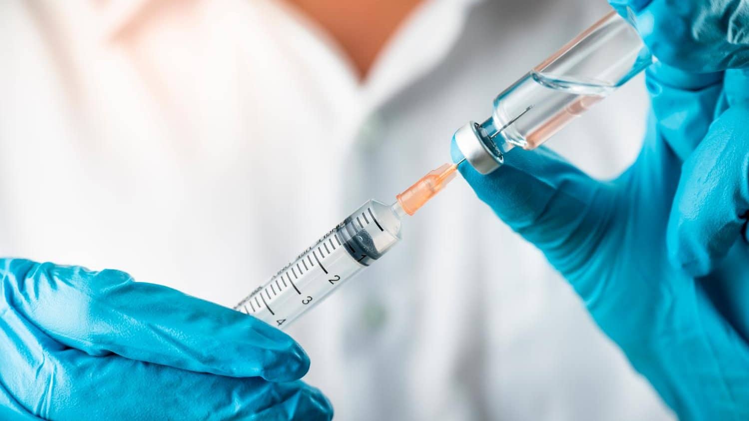 Sardegna, al via la vaccinazione antinfluenzale: si parte con anziani e fragili insieme alla terza dose anti covid