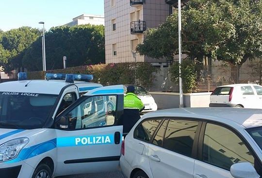 Quartu, più agenti per stanare i furbetti dei parcheggi e gli incivili al volante: “Otto pattuglie in azione dal centro al lungomare”