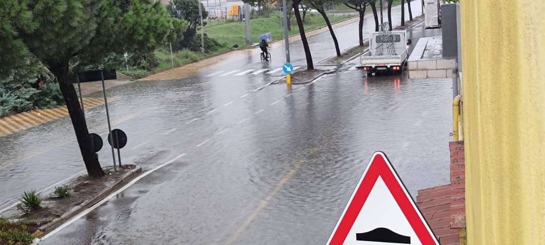 Sos maltempo e strade sott’acqua a Monserrato, il Comune: “Restate a casa”