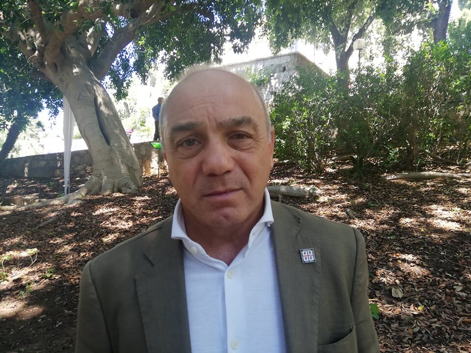 Cagliari, la rabbia di Gianni Chessa: “La Fiera di Cagliari sembra un campo profughi, il campo Rom è più pulito”