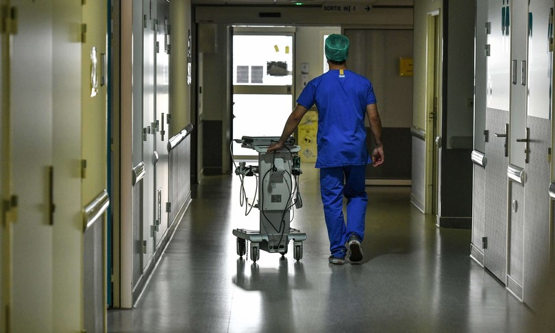 Italia, più di 300 medici e sanitari non vaccinati scoperti al lavoro