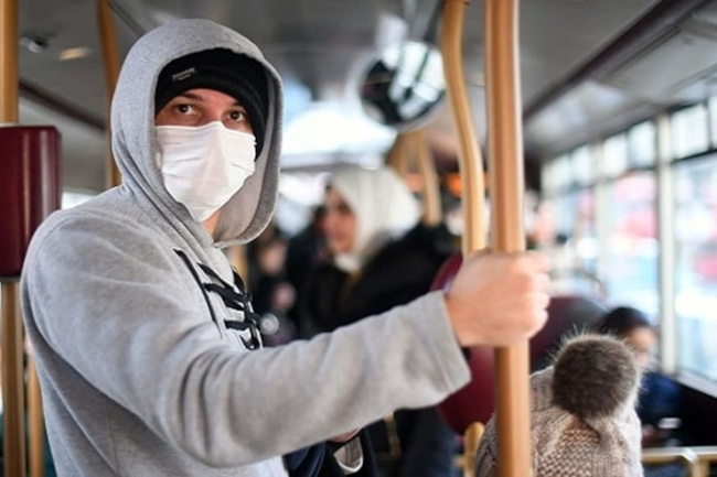 Mascherine Ffp2 obbligatorie sui bus, Assoutenti: “Caos in Sardegna, per i controlli serve l’Esercito”