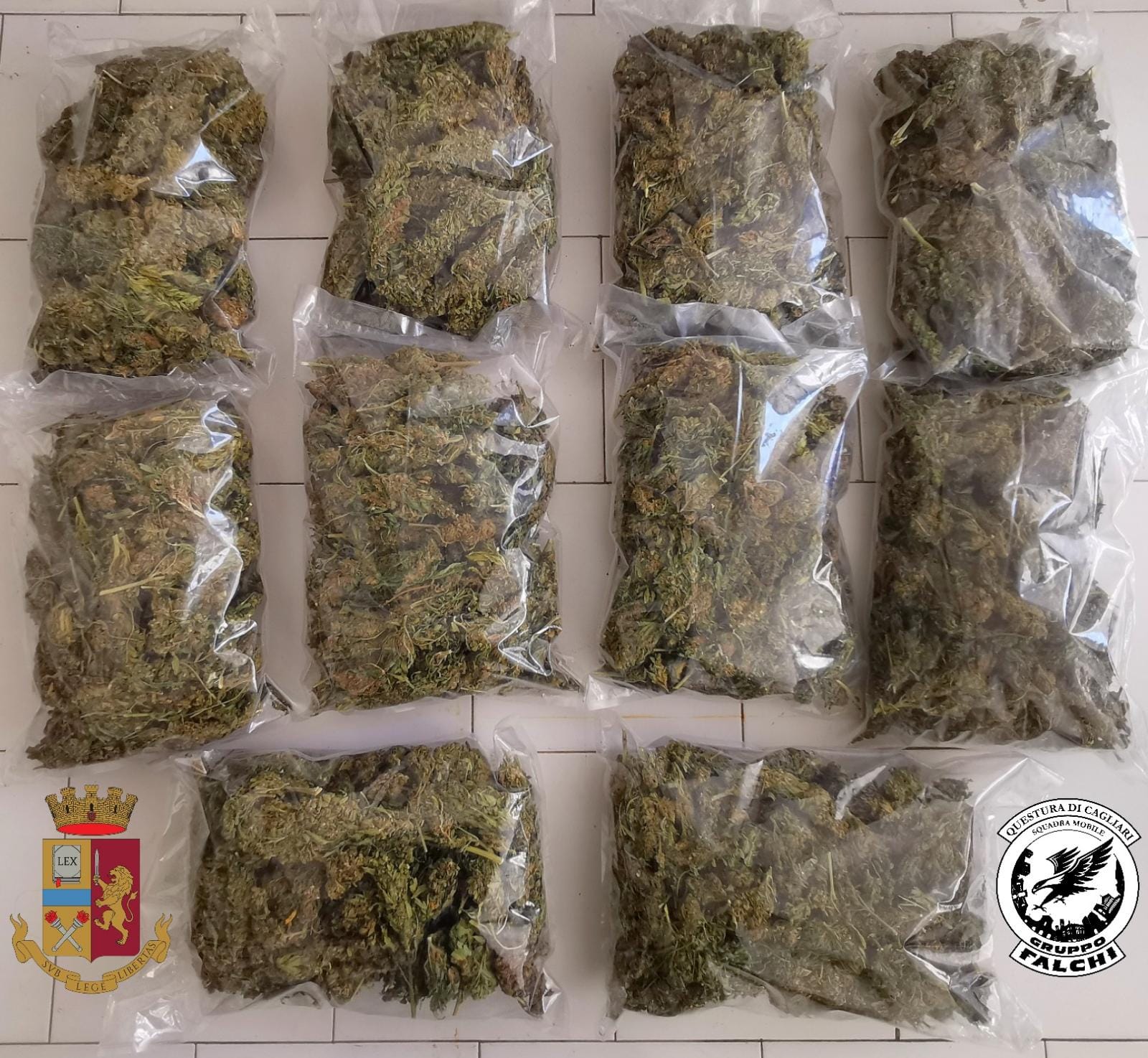 Cagliari, blitz della polizia in via Castelli: sequestrati 6 kg di marijuana, due arresti