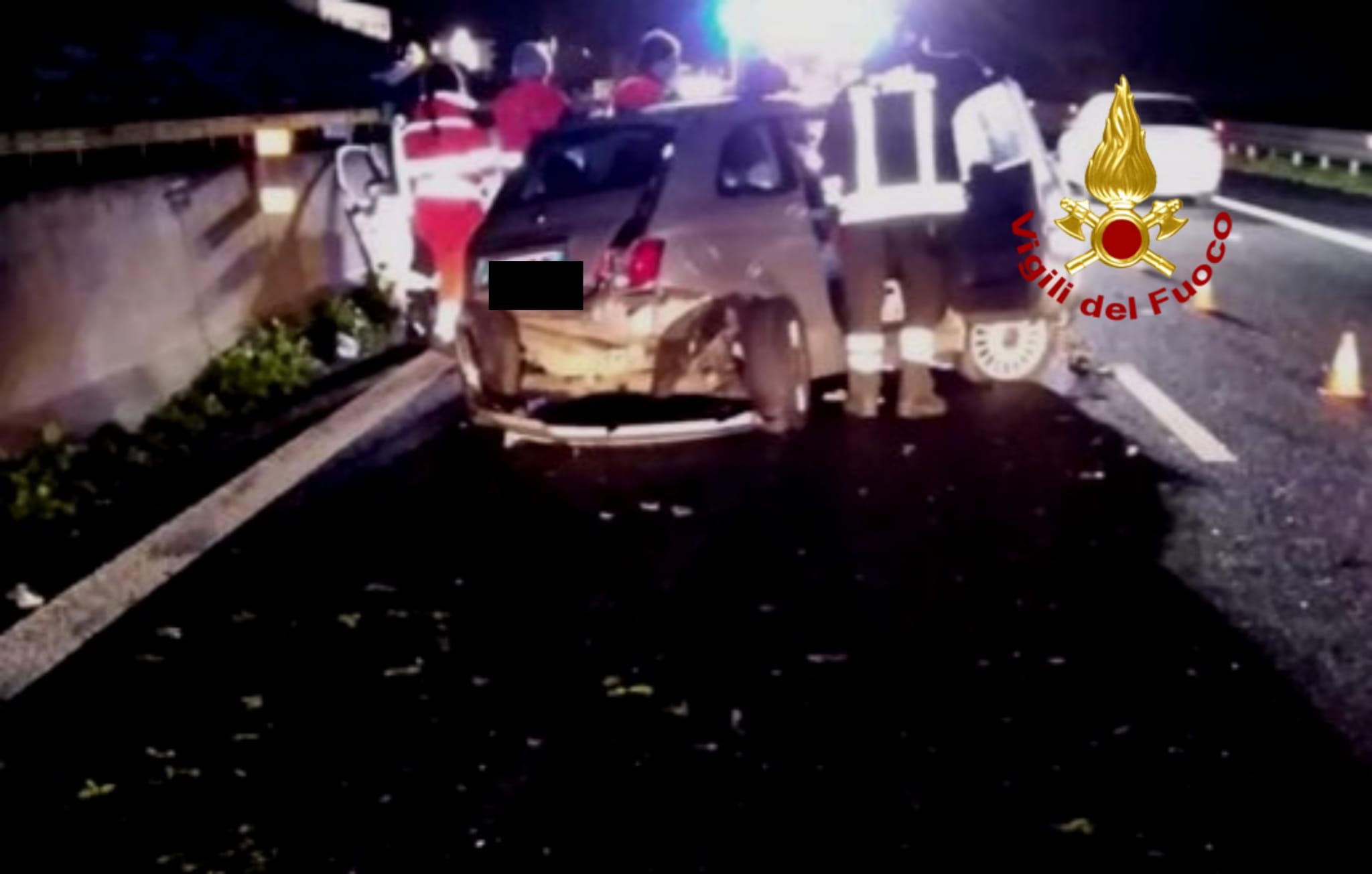 Scontro tra due auto sulla Ss 131 a Sestu, grave una ragazza rimasta incastrata tra le lamiere