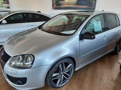 Sardegna, compra in Svizzera la Golf fiammante: dovrà pagare venti volte in più l’Iva e le tasse evase