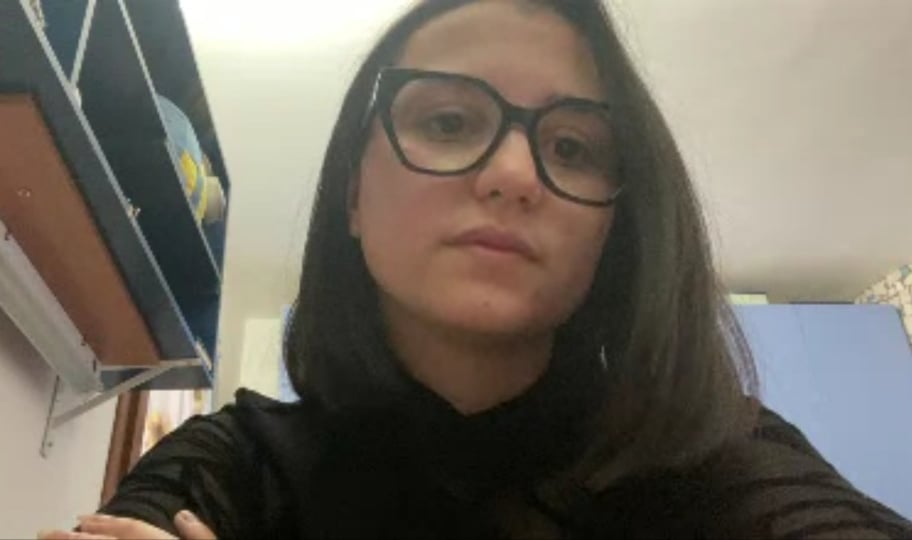 “Palpeggiata e aggredita a Cagliari, mi son salvata dal violentatore con una ginocchiata: continuerò a vivere”